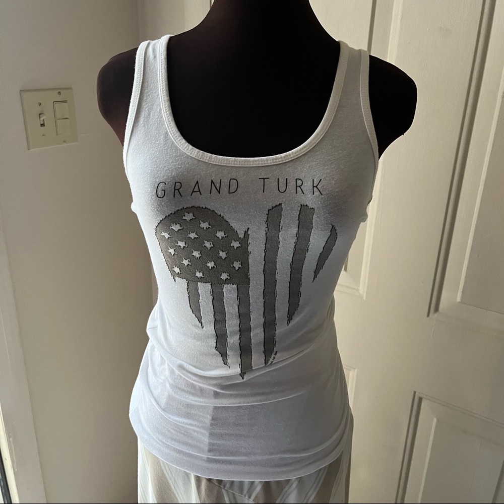 EUC Del Sol Grand Turk white heat/sun color changing tank top